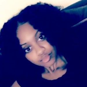 Meet your Posher, Yanna